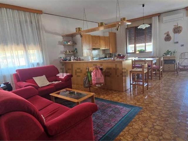 Appartamento in vendita a Centro, Montebelluna