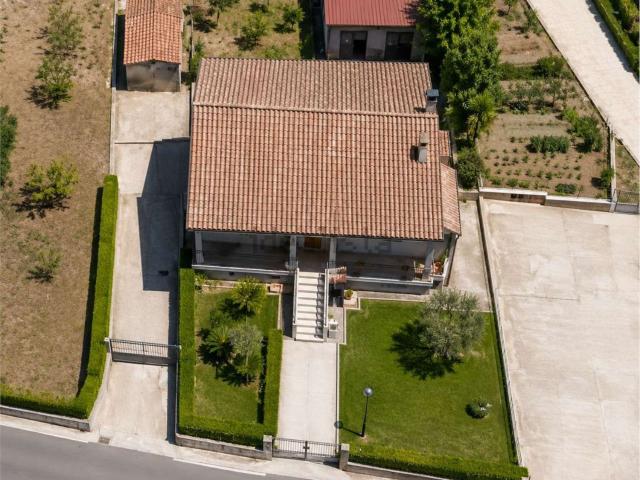 Appartamento in vendita a Ceppaloni, Campania
