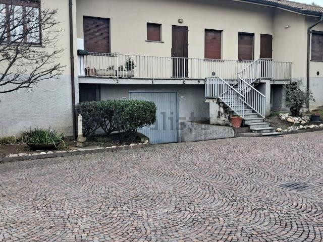 Appartamento in vendita a Arosio, Lombardia