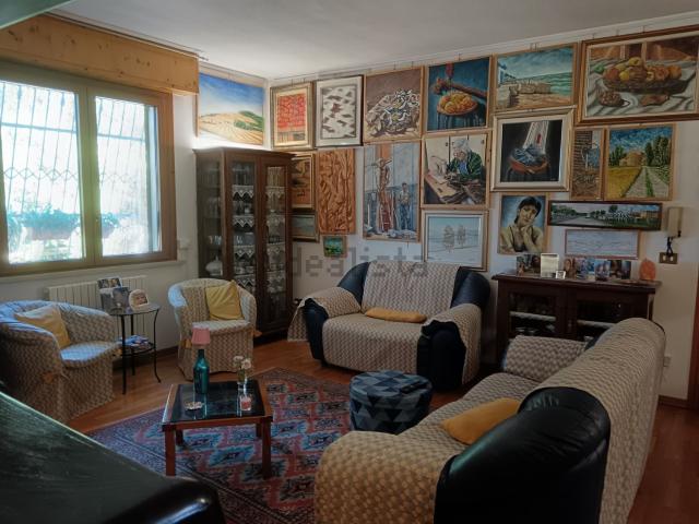 Appartamento in vendita a Trecastelli, Marche