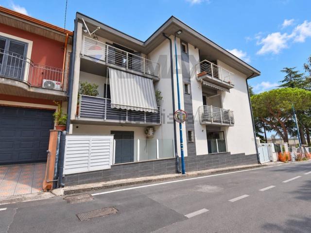 Appartamento in vendita a Pedara, Catania