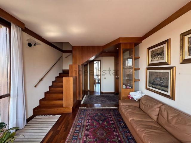 Attico in vendita a Carugate, Lombardia