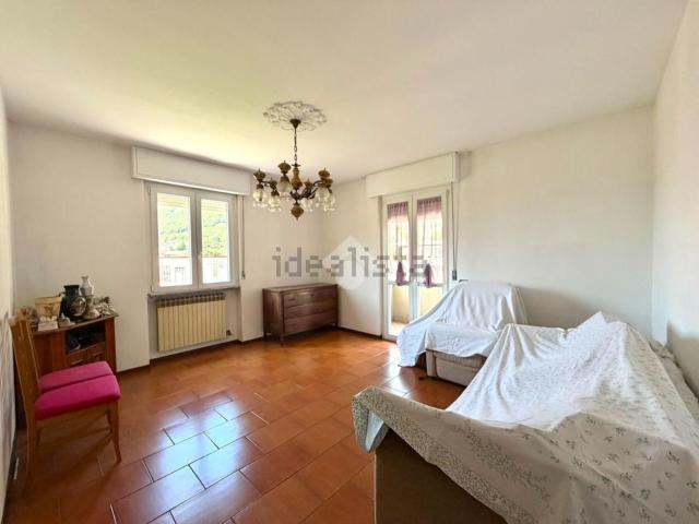 Appartamento in vendita a Rogno, Lombardia