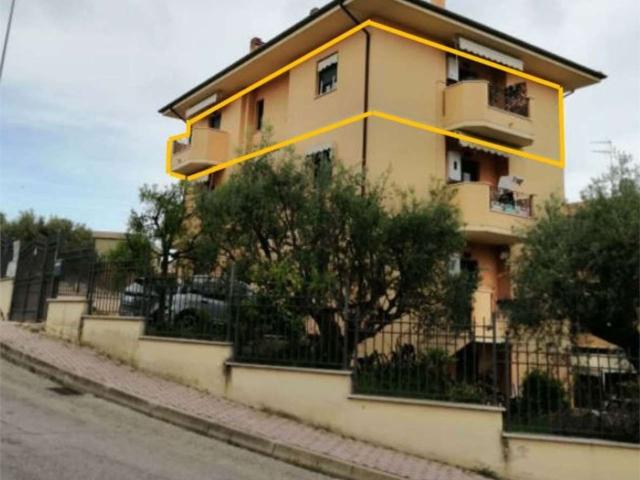 Appartamento in vendita a Seconda Zona P.E.E.P., Pineto