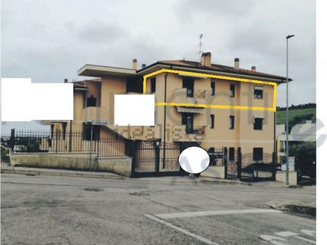 Appartamento in vendita a Seconda Zona P.E.E.P., Pineto