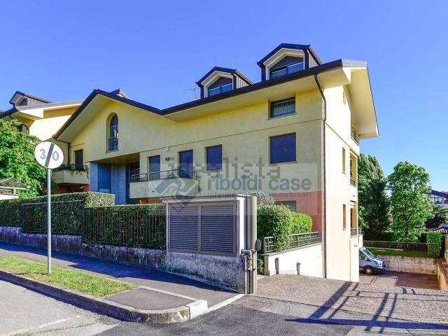 Appartamento in vendita a Robbiano, Giussano