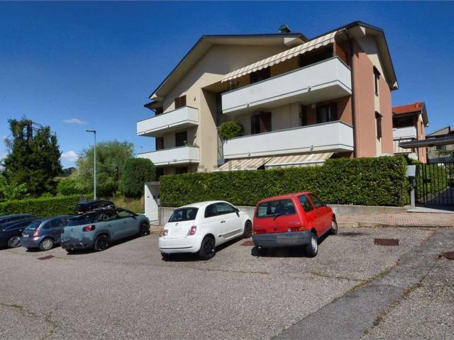 Appartamento in vendita a Capiago Intimiano, Lombardia