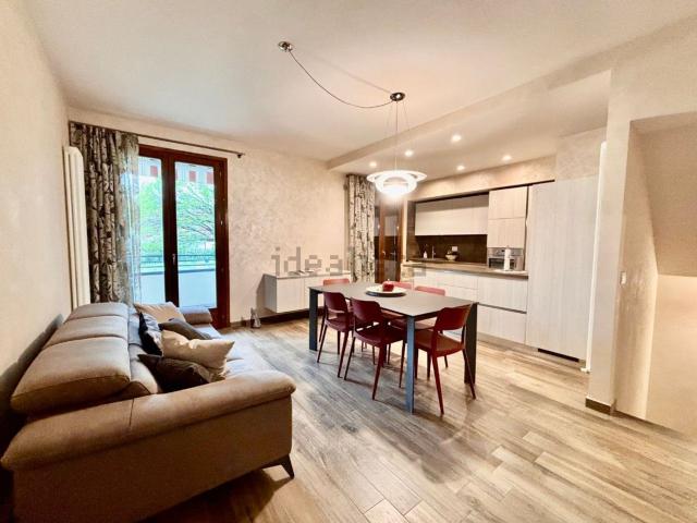 Appartamento in vendita a Pesaro, Pesaro E Urbino