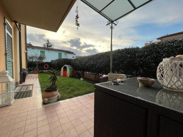 Appartamento in vendita a Cinque Vie, Marina Di Massa