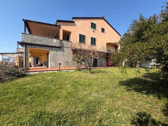 Appartamento in vendita a Caniparola, Fosdinovo