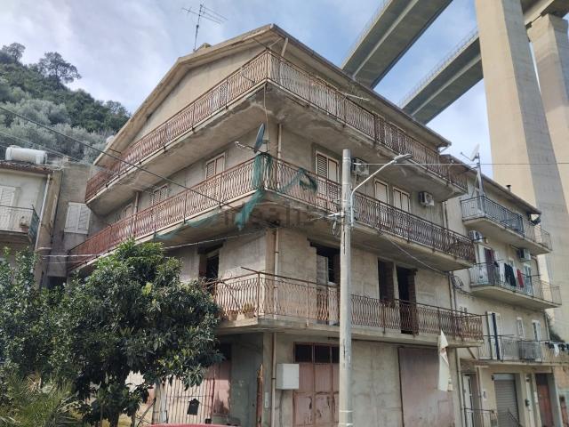 Appartamento in vendita a Caronia, Sicilia