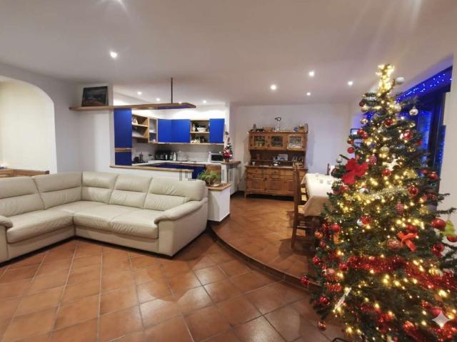 Appartamento in vendita a Sagnino, Como