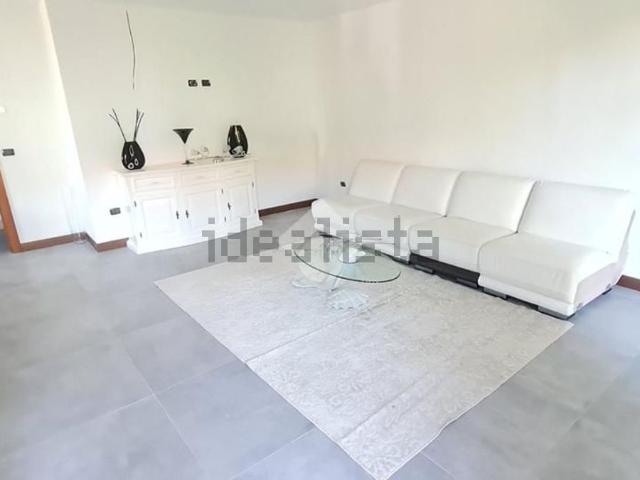 Appartamento in vendita a Bagnatica, Lombardia