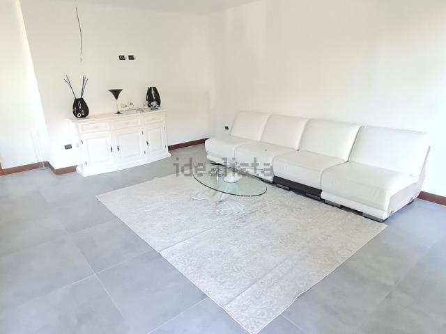 Appartamento in vendita a Bagnatica, Lombardia
