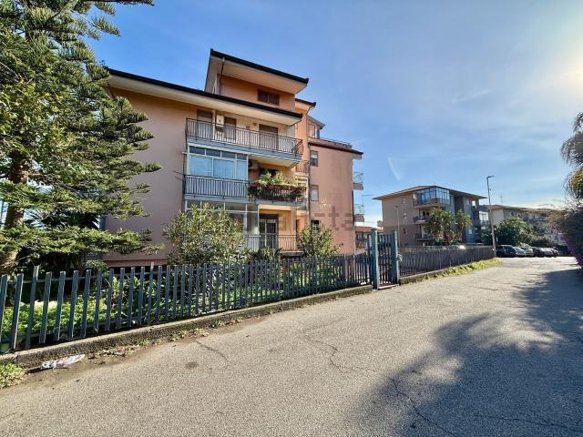 Appartamento in vendita a Vampolieri, Aci Catena