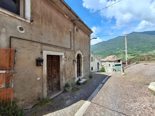 Appartamento in vendita a Castel Di Sangro, Abruzzo