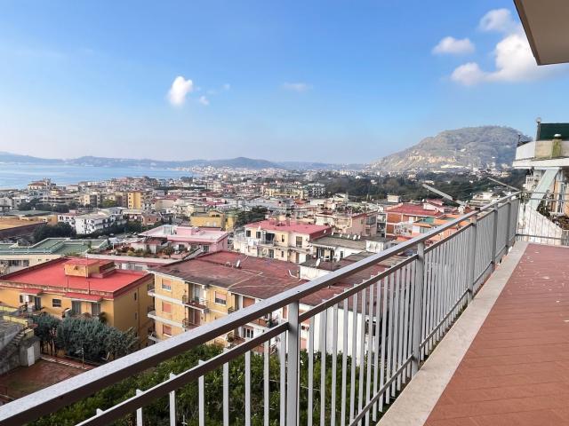 Appartamento in vendita a Pozzuoli