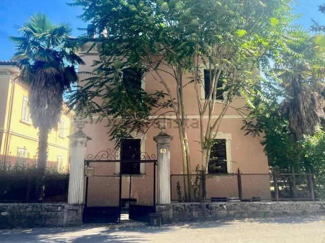 Appartamento in vendita a Centro, Marche