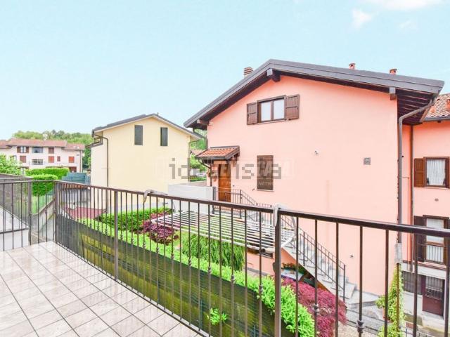 Appartamento in vendita a Senna Comasco, Lombardia