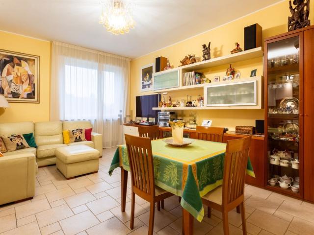 Appartamento in vendita a Rho, Lombardia