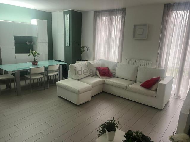 Appartamento in vendita a Macherio, Lombardia