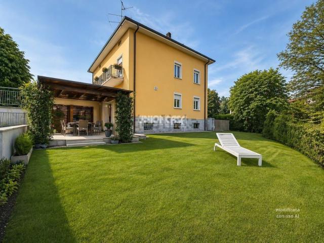 Appartamento in vendita a Uggiate Trevano, Lombardia