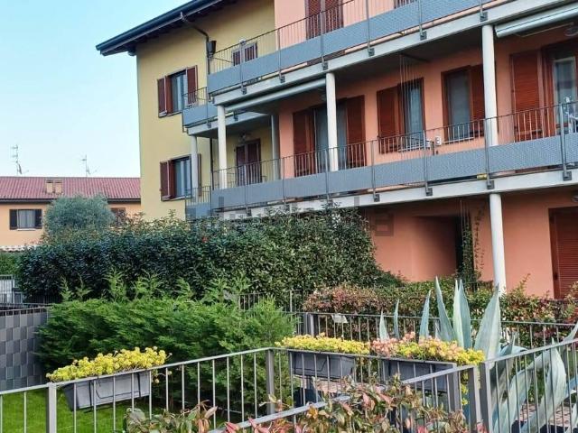 Appartamento in vendita a Cornate D'adda, Lombardia