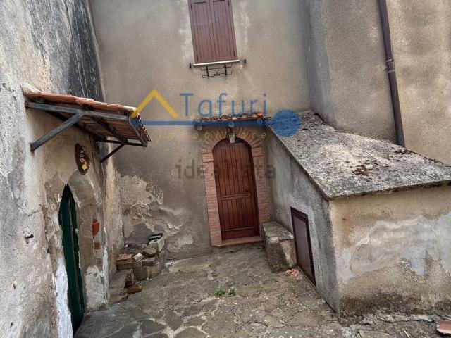 Appartamento in vendita a Lustra, Campania
