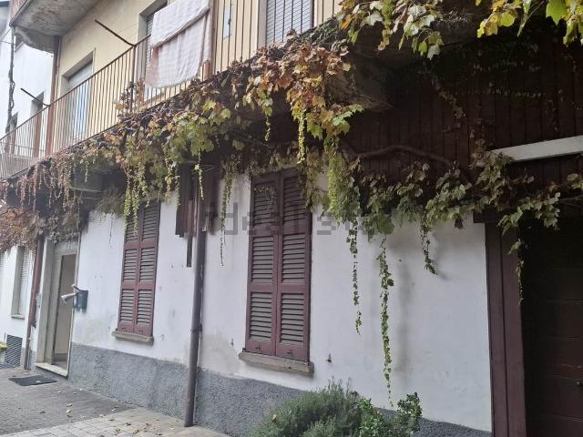Appartamento in vendita a Barzanò, Lecco