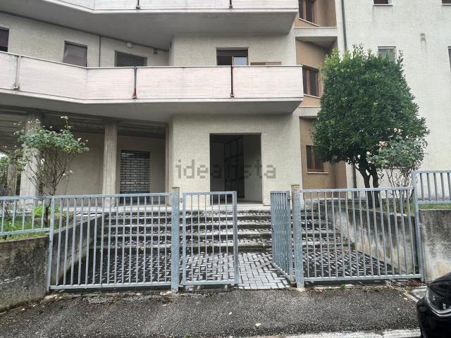 Appartamento in vendita a Quartiere Mercatale, Marche