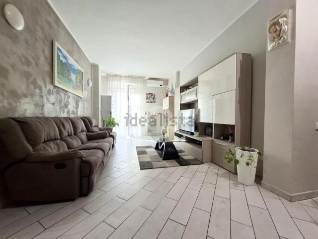 Appartamento in vendita a Voghera, Lombardia