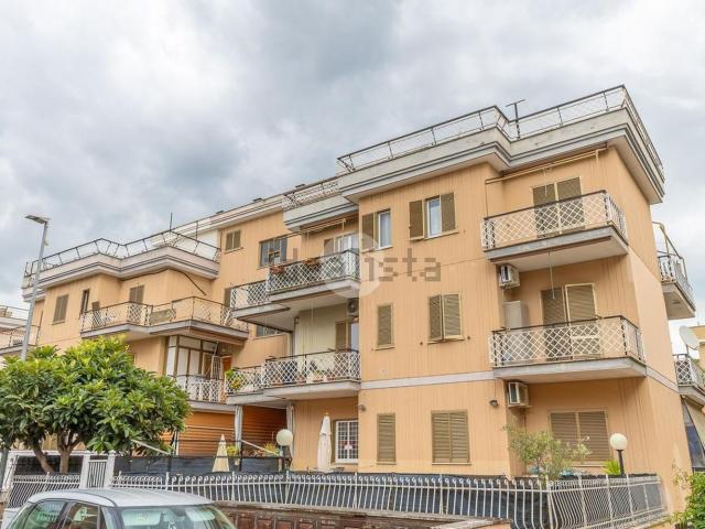 Appartamento in vendita a Campolimpido, Roma Capitale