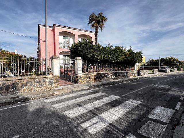 Appartamento in vendita a Corricella, Procida