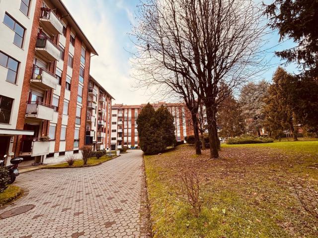 Appartamento in vendita a Limbiate, Lombardia
