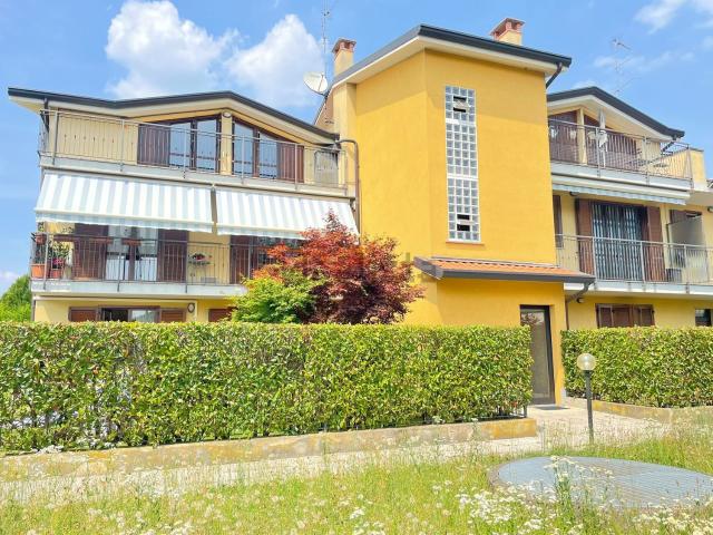 Appartamento in vendita a Carate Brianza, Lombardia