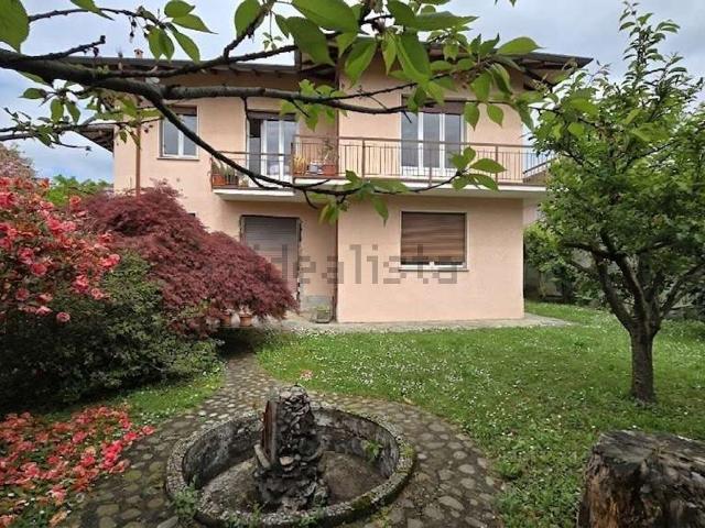 Appartamento in vendita a Mercallo, Varese