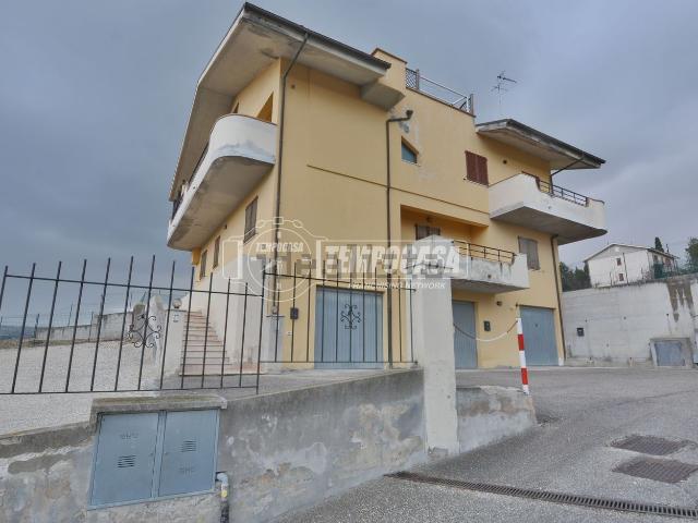 Appartamento in vendita a Contrada Chiarino, Marche
