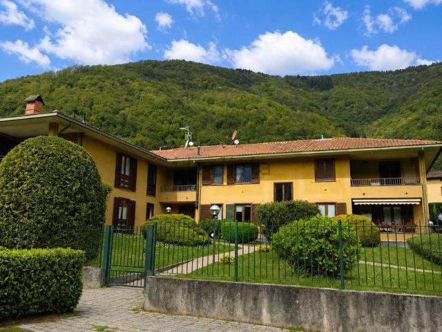 Appartamento in vendita a Valbrona, Lombardia