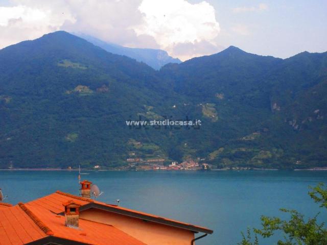 Appartamento in vendita a Castro, Lombardia