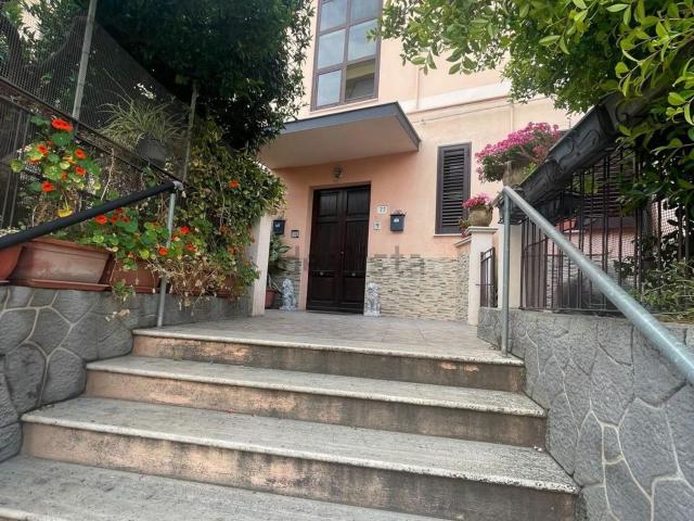 Appartamento in vendita a Calabria, Reggio Calabria