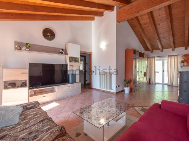 Appartamento in vendita a Dubino, Lombardia