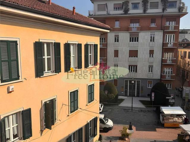 Attico in vendita a Biumo Superiore, Varese