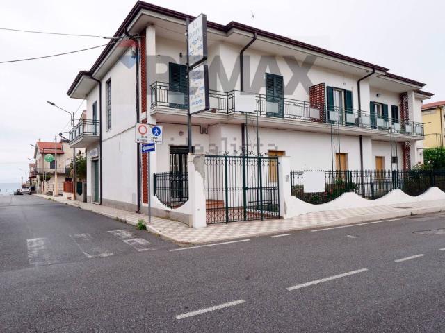 Appartamento in vendita a Marina di Roseto Capo Spulico, Calabria