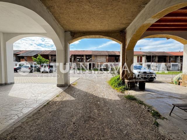 Appartamento in vendita a Bareggio, Lombardia