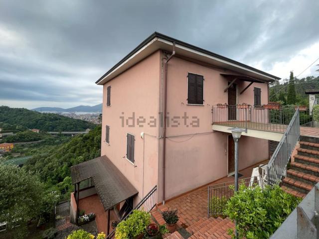 Appartamento in vendita a Vezzano Ligure, Liguria