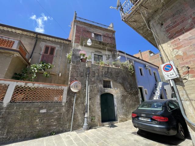 Appartamento in vendita a Reitano, Messina