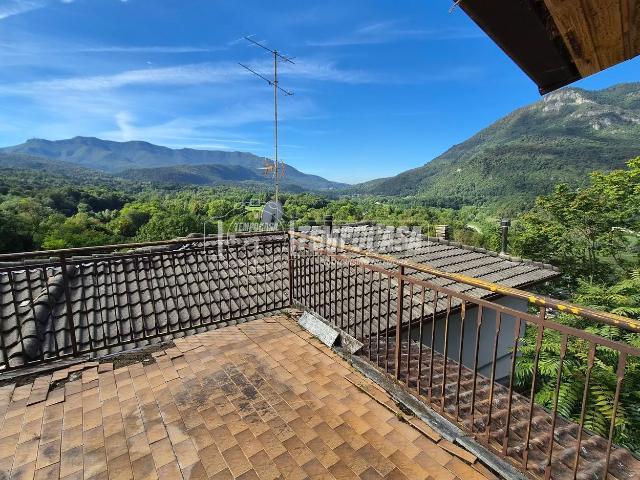 Appartamento in vendita a Ferrera di Varese, Varese