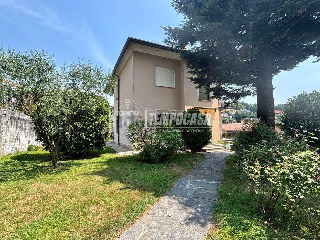 Appartamento in vendita a Lipomo, Como