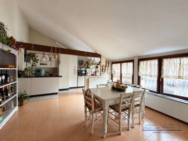 Appartamento in vendita a Colombaro, Corte Franca