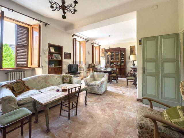 Appartamento in vendita a Quartiere Mercatale, Pergola